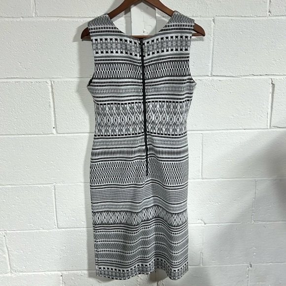 Philosophy Black|White Sleeveless  Textured Pattern Sheath Back Zip Size Medium - Picture 4 of 4